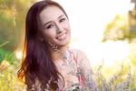 Mai Phương Thúy rạng rỡ trong nắng chiều xuân