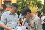 Học sinh nhiều tỉnh về Thủ đô dự thi vào 10 của 2 trường chuyên thuộc ĐHQG HN