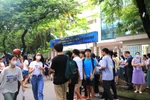 Ông dậy từ 4 rưỡi sáng đưa cháu đi thi vào Trường THPT Chuyên Ngoại ngữ