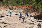 Con đường bị bão "đánh bay" đã 2 năm, học sinh, người dân mong ngóng đường mới