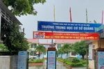 Nhân viên y tế trường học bị hành hung ngay trong phòng Hiệu trưởng