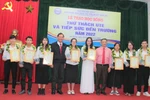 9 sinh viên xuất sắc nhất được nhận học bổng “thử thách UTE”