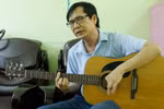 Thầy giáo khiếm thị ở Quảng Nam mang âm nhạc xoa dịu nỗi đau của học trò