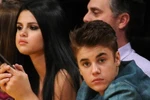 TMZ: 'Justin Bieber và Selena Gomez chia tay nhiều lần trong 2 tháng'
