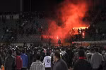 Loạn đả sân cỏ kinh hoàng, hơn 70 CĐV chết thảm tại Ai Cập