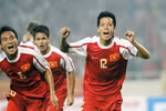 Ông Chung 'xe ca' dẫn U.22 Việt Nam đi 'du học' trời Âu