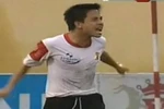 Cư dân mạng sôi sục vì Danh Ngọc văng 'tiếng Đan Mạch' trên sân cỏ