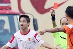 Danh Ngọc bị CLB 'cấm khẩu' sau án treo giò 6 trận