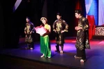 Cô giáo mang bộ môn nghệ thuật thứ 7 về với học trò miền trung