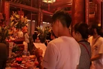Sát ngày thi vào lớp 10 Hà Nội, sĩ tử đổ về Văn Miếu-Quốc Tử Giám cầu may
