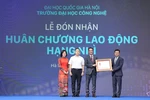 Trường Đại học Công nghệ, ĐHQGHN đón nhận Huân chương Lao động hạng Nhì 
