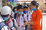 Học sinh tỉnh Cà Mau khi đi học lại bắt buộc phải đeo khẩu trang