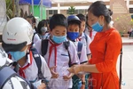 Học sinh tỉnh Cà Mau khi đi học lại bắt buộc phải đeo khẩu trang