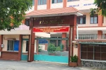 Nữ sinh THCS Tân Nhựt bị bạn đánh túi bụi trong nhà vệ sinh của trường