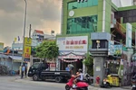 Bé gái 4 tuổi đi học về có nhiều vết đỏ sau lưng, Trường mầm non Bé Xuka nói gì?