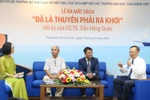 Ra mắt sách “Đã là thuyền phải ra khơi”, hồi ký của GS TS Trần Hồng Quân