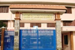 Hai nữ sinh túm tóc, đánh vào đầu một bạn nữ ở THCS Bình Đông