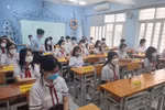 TPHCM: học sinh khối 9,12 đến trường làm quen phương án phòng chống dịch