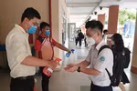 Thành phố Hồ Chí Minh mỗi điểm thi tốt nghiệp có ít nhất 10 máy đo thân nhiệt