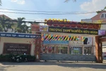 5 HS chuyển đến THPT Nguyễn Hữu Huân là con em trong ngành, hiệu trưởng nói gì?