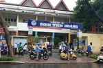 Phụ huynh bức xúc vì năm tới Tiểu học Đinh Tiên Hoàng đổi đồng phục, vở tập viết