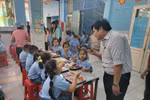 Tại trường đông học sinh nhất TP.HCM, bữa ăn bán trú được tổ chức ra sao?