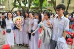 Cô hiệu trưởng dặn dò học sinh lớp 12: Hãy luôn vững vàng và biết cách chấp nhận