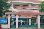 Phụ huynh phản ánh tiểu học Đỗ Tấn Phong bán cả các loại giấy bao kiếng