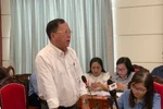 Tiếp xúc đại biểu QH, cử tri than: “Lương GV còn thấp hơn cả lao động phổ thông”