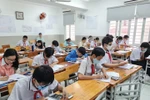 Học sinh Thành phố Hồ Chí Minh vừa kiểm tra học kỳ 1 vừa phòng chống dịch Covid