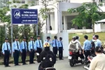 Bảo vệ dàn hàng ngang kiểm soát, SV ngán ngẩm, ĐH Tài chính – Marketing nói gì?