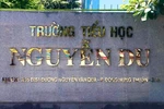 Trường Nguyễn Du, trường Lê Đình Chinh bán SGK "bia kèm lạc" gần 1 triệu đồng