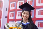Nữ sinh ĐHQG TP.HCM xuất sắc tốt nghiệp loại giỏi cùng lúc 2 ngành học