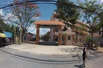 Mâu thuẫn trên mạng, hai nữ sinh đánh một em ở ngoài đường