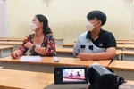 Kỳ thi lớp 10 “không thể nào quên” của thí sinh bị gãy tay, có người ghi bài hộ