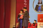 Thầy hiệu trưởng dặn dò các tân khoa hãy luôn ghi nhớ hai chữ “Tri ân”