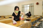 Hôm nay, hơn 150 nghìn học sinh khối 9 và 12 ở Sài Gòn quay lại trường