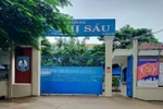 Phụ huynh Tiểu học Võ Thị Sáu phản ánh mua SGK “bia kèm lạc”, nhà trường nói gì?