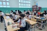 Phải có giấy xác nhận của phường học sinh mới được đến lớp là làm khó phụ huynh