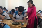 Thành phố Hồ Chí Minh chi quà Tết cho giáo viên, nhân viên trường công