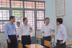 Phó Chủ tịch TPHCM Dương Anh Đức thị sát một số điểm thi vào lớp 10