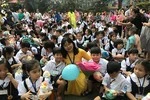 Học sinh Sài Gòn vẫn đi học vào ngày 3/2