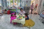 Trẻ thường gọi GVMN lớn tuổi là "bà", nên để thầy cô nghỉ hưu trước 5 năm