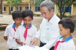 Ông giáo làng viết sử về Hoàng Sa