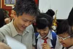 GS Ngô Bảo Châu tặng thơ ở trường cũ Trưng Vương