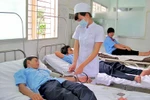 Uống thuốc, gần 20 HS bị ngộ độc; GĐ Trung tâm ngoại ngữ bị vây đòi nợ