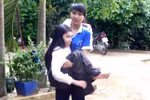 Hoa Trạng nguyên 10 năm bế chị đến trường