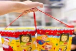 Bánh kẹo ngoại xách tay bán tràn lan trên mạng xã hội, nỗi lo mất ATTP dịp Tết 