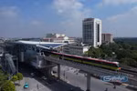 Người dân háo hức trải nghiệm tàu điện đường sắt Nhổn - ga Hà Nội đoạn trên cao