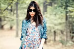 Trổ tài stylist: Mang váy hè sặc sỡ vào thu cùng áo demin